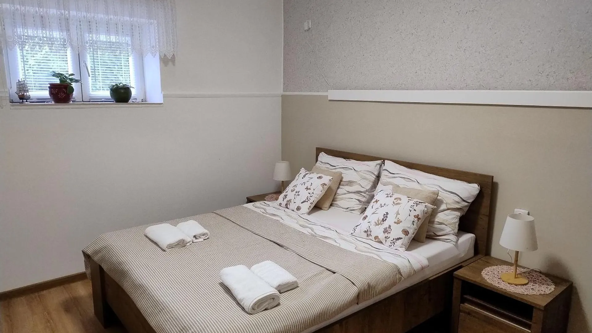Apartment Leon 30M From Beach Kastela Croatia