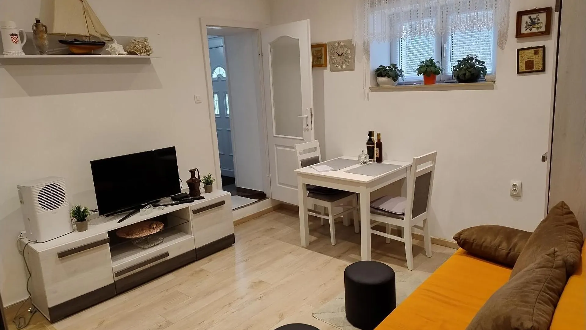 Apartment Leon 30M From Beach Kastela